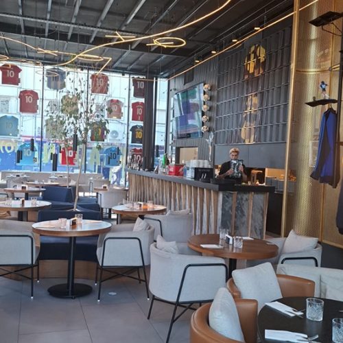 10 Igual A Nadie- Restaurante Oficial Diego Maradona - CARPEAL Design