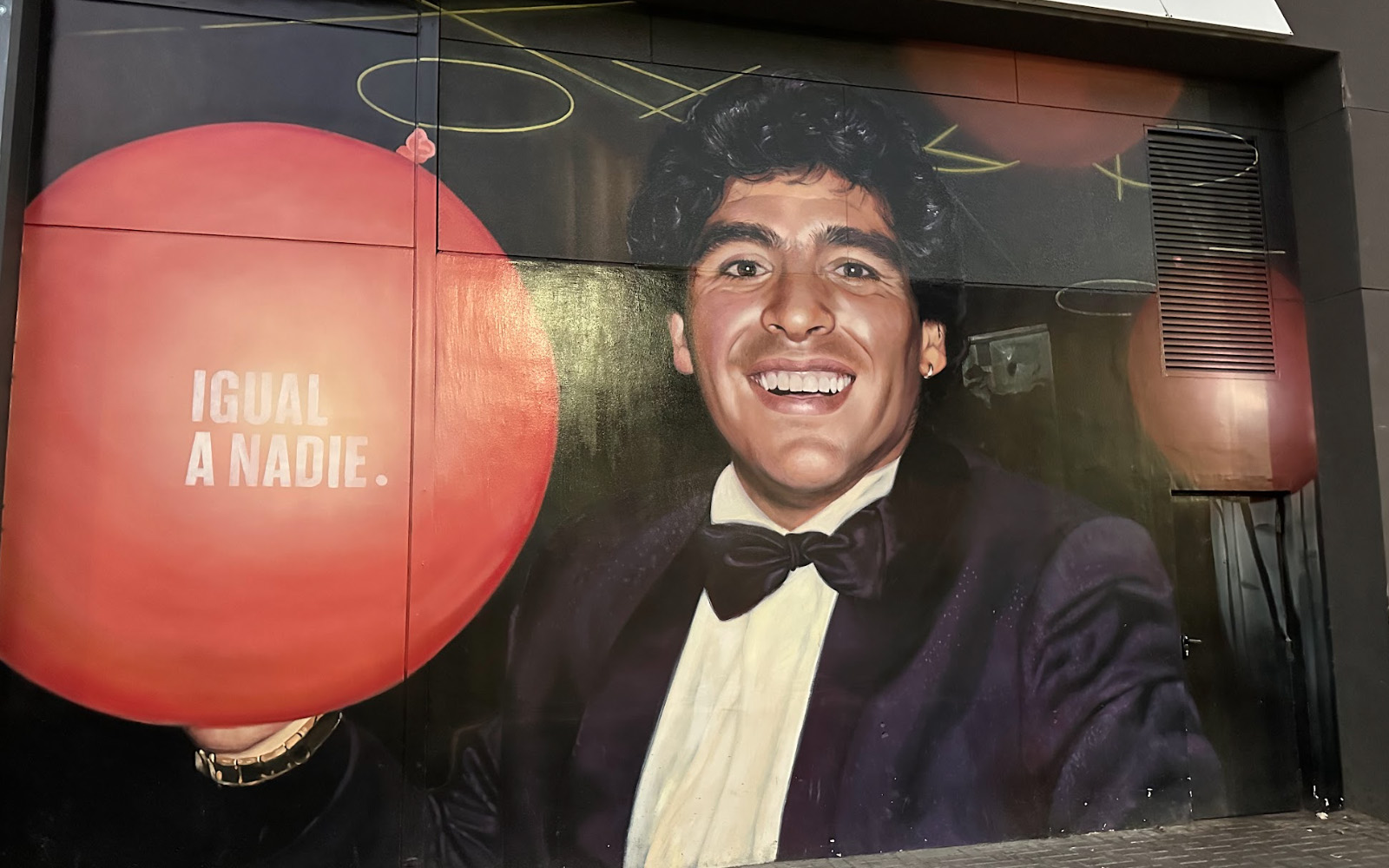 10 Igual a Nadie- Restaurante Oficial Diego Maradona - CARPEAL Design